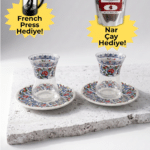 Çini Desenli 2 Kişilik Türk Çay Bardağı Seti – Tabaklı İnce Belli Çay Takımı + French Press ve Nar Çayı Hediyeli